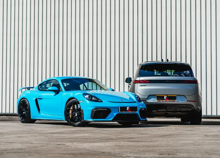 Porsche 718 GT4 + Range Rover Sport